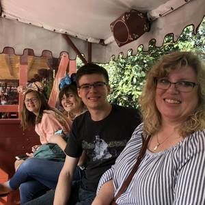 Meet your Posher, Laura